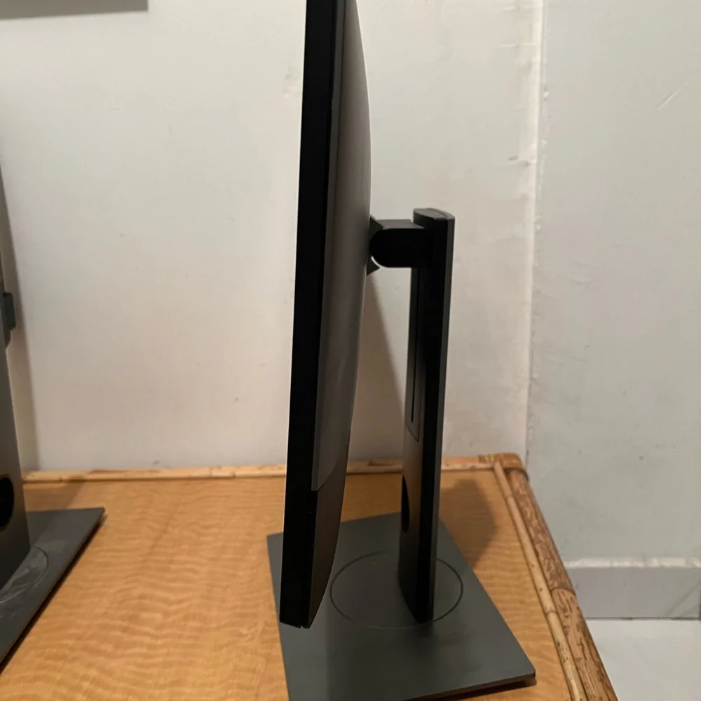 Dell Ultra Sharp 24 Inch Monitor